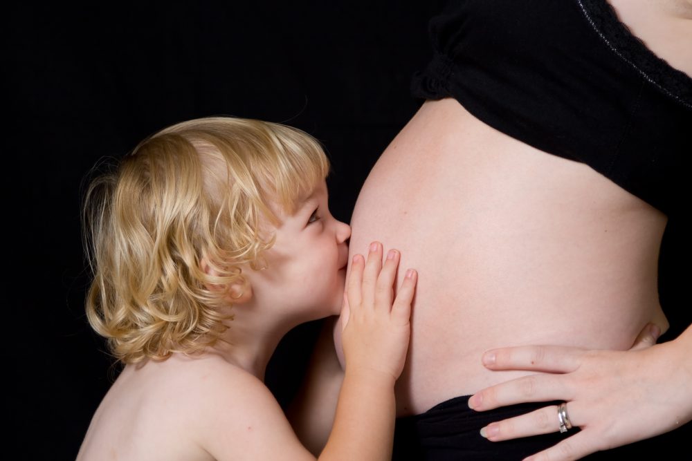 Kind voorbereiden op de komst van de baby